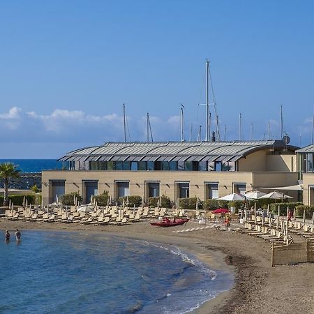 Hotel Riviera Dei Fiori San Lorenzo al Mare Bagian luar foto