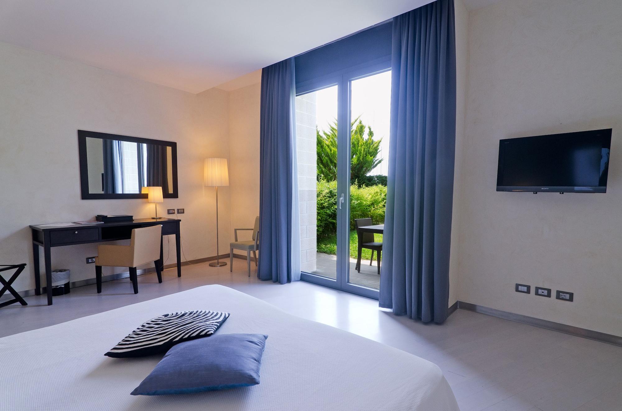 Hotel Riviera Dei Fiori San Lorenzo al Mare Bagian luar foto
