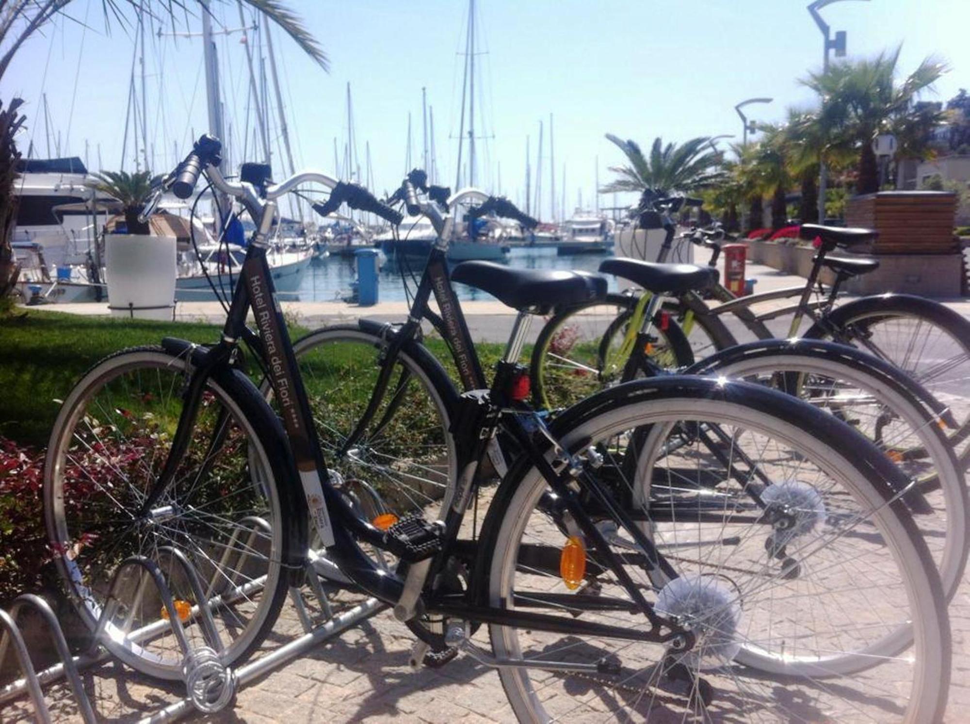 Hotel Riviera Dei Fiori San Lorenzo al Mare Bagian luar foto