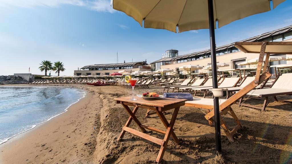 Hotel Riviera Dei Fiori San Lorenzo al Mare Bagian luar foto